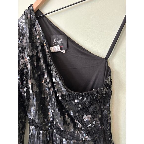 Mac Duggal Sequined Black One Shoulder Dress Gown, Size 6 - Picture 4 of 13